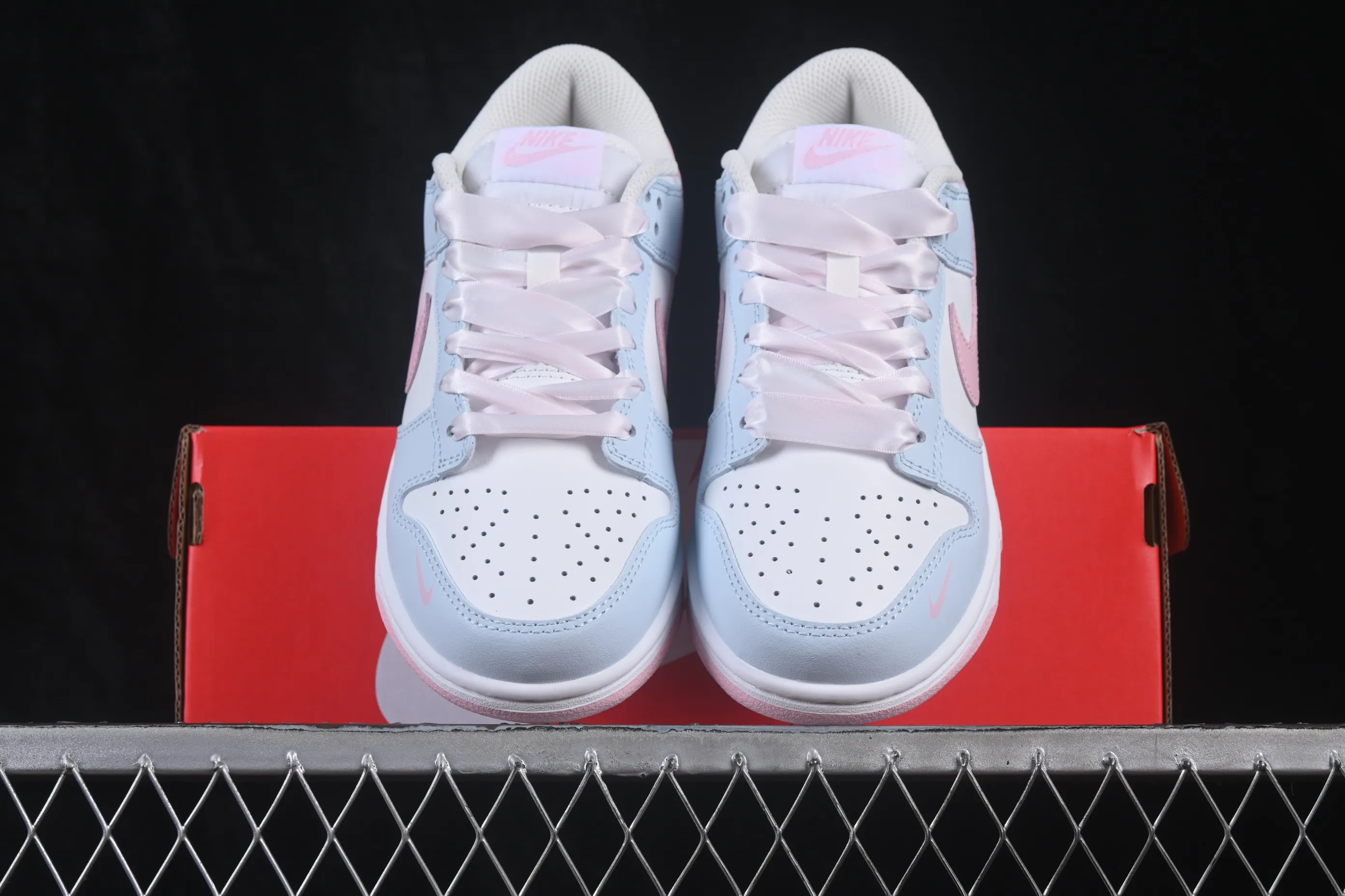 All categories Nk SB Dunk series Nk SB Dunk Low low-top sneakers Nike SB Dunk Low white, gray and pink color matching low-top casual sneakers IB3484-001